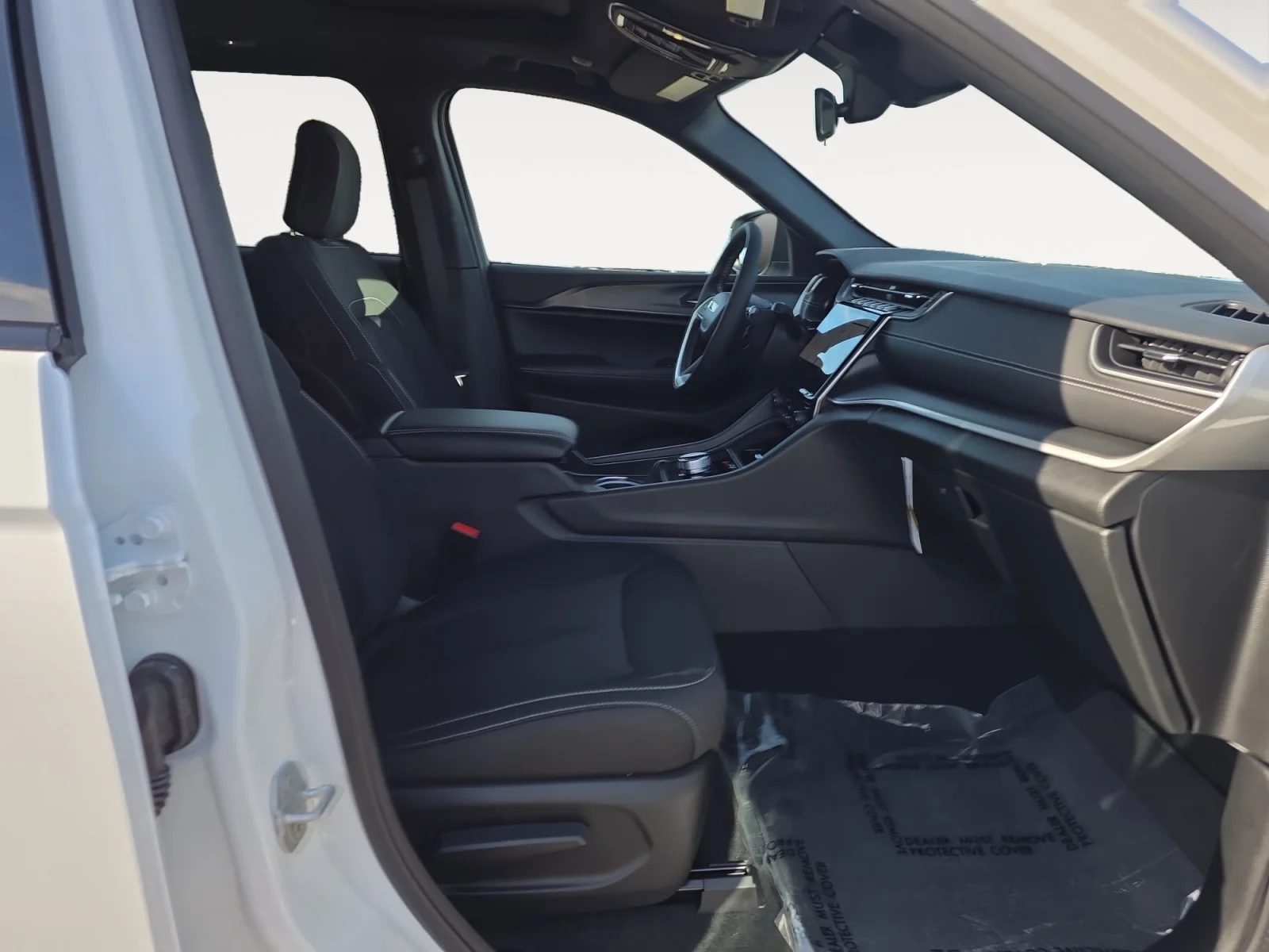 New 2027 Bright White Clearcoat Jeep Laredo X image 10