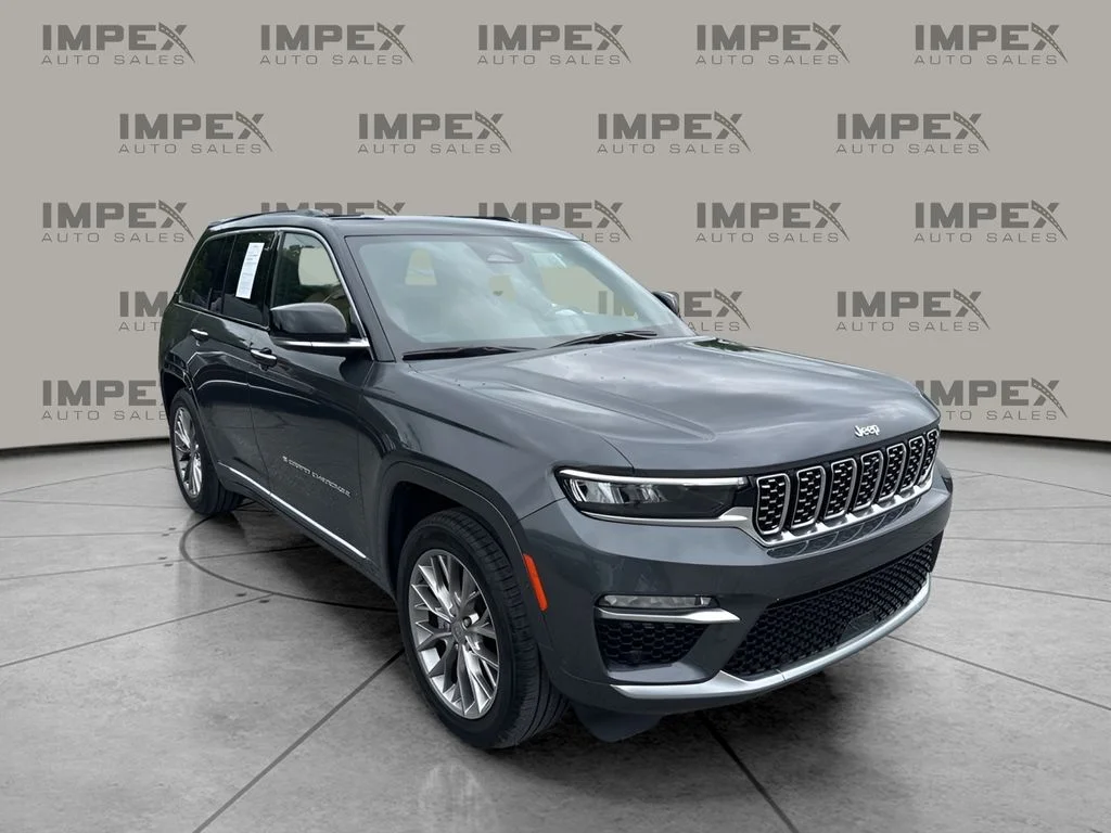 Used 2024 Gray Jeep Summit image 7