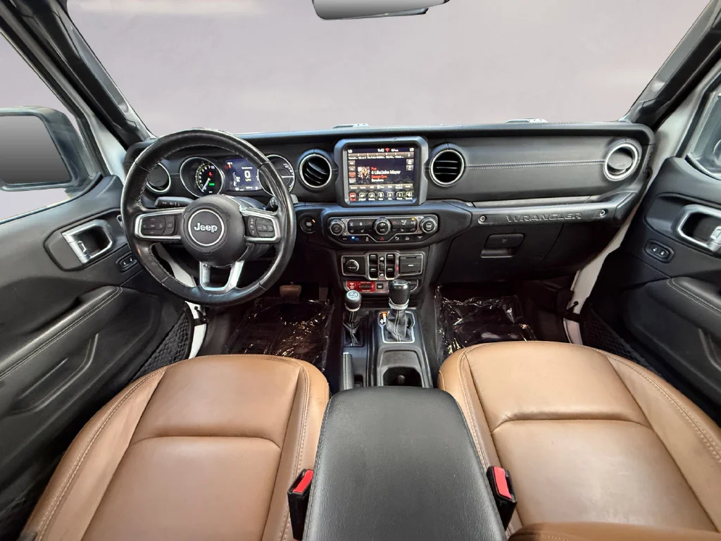 Used 2021 White Jeep Unlimited Rubicon 4xe image 12