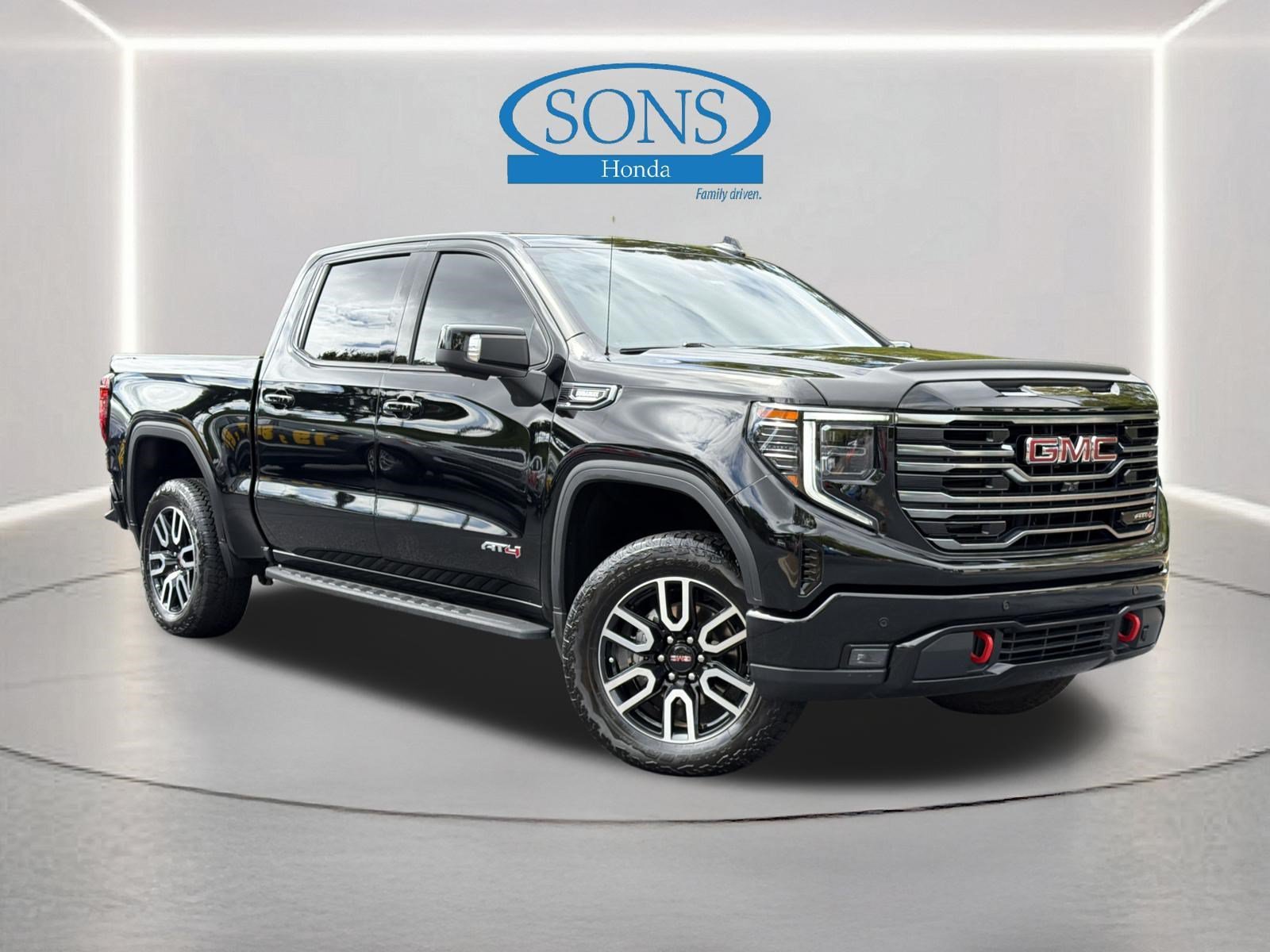 Used 2025 Onyx Black GMC AT4 image 2