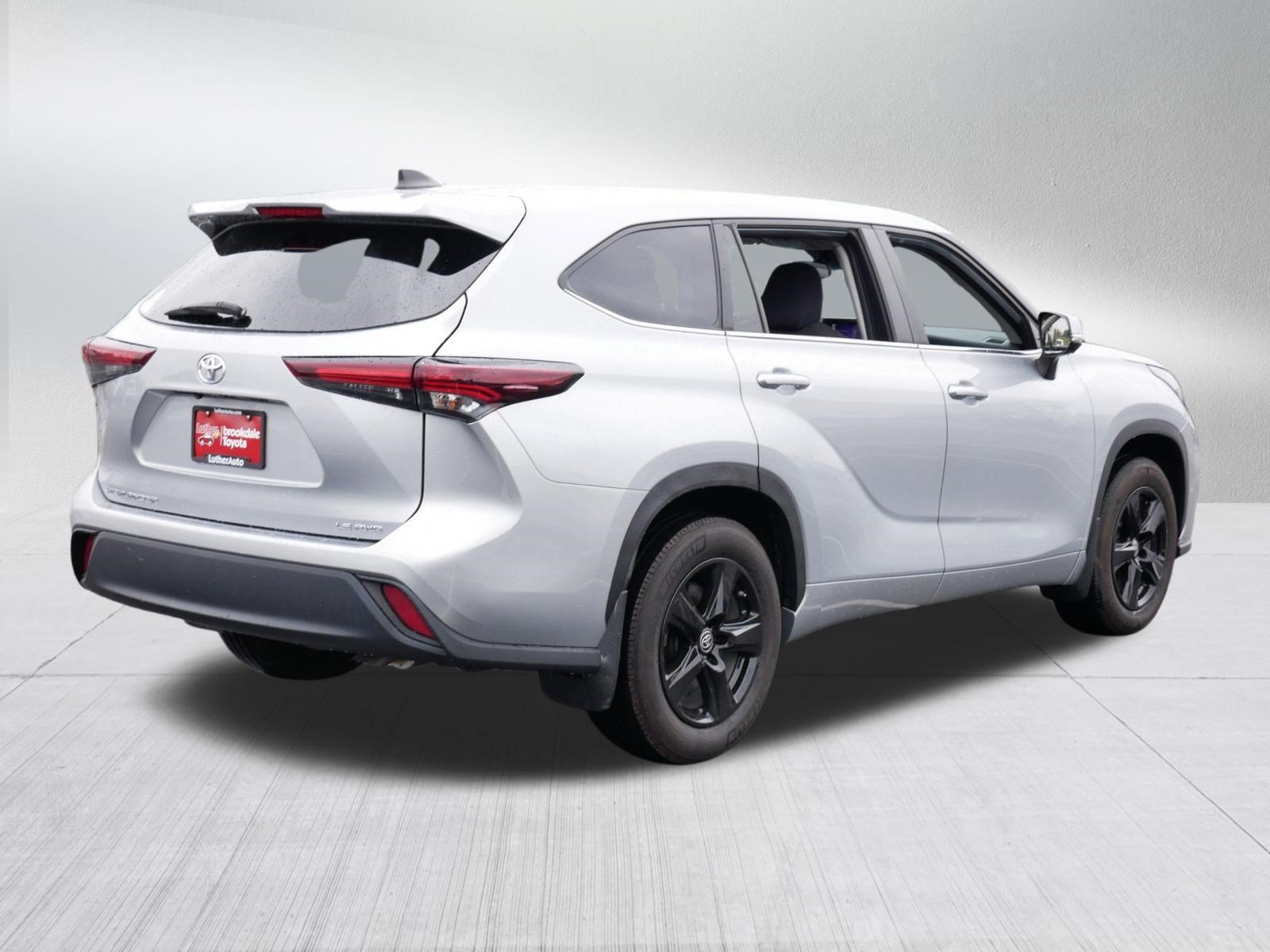 2024 Toyota Highlander LE - Photo 7