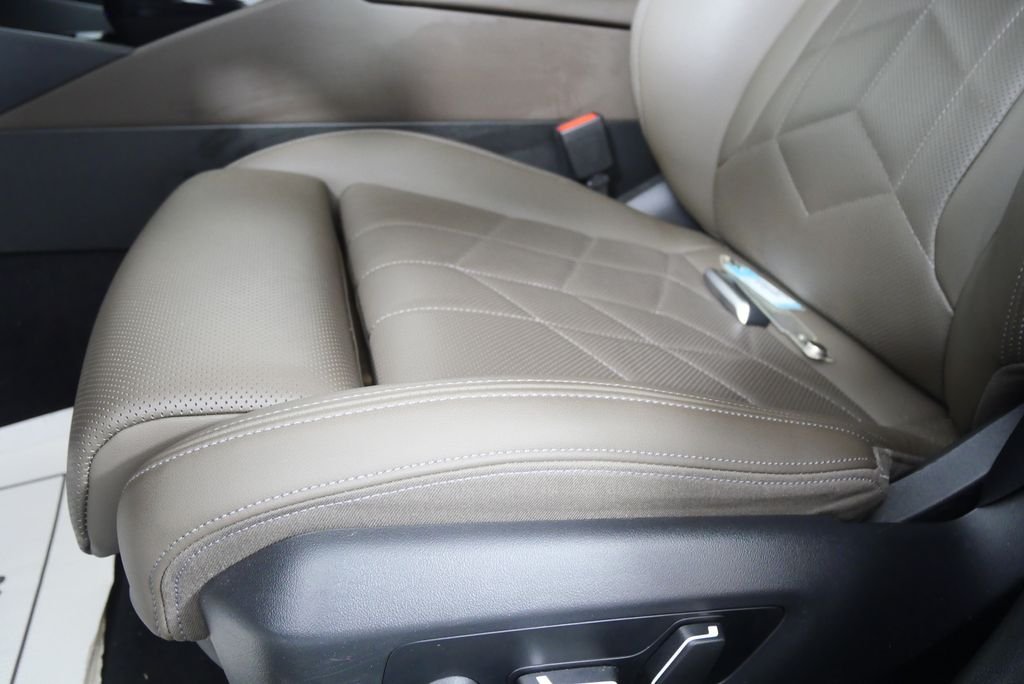 Certified Used 2025 Mineral White Metallic BMW 530i image 9