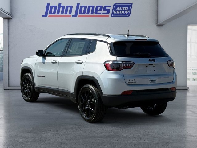 New 2026 Silver Zynith Metallic Clear-Coat Exterior Paint Jeep Latitude image 3