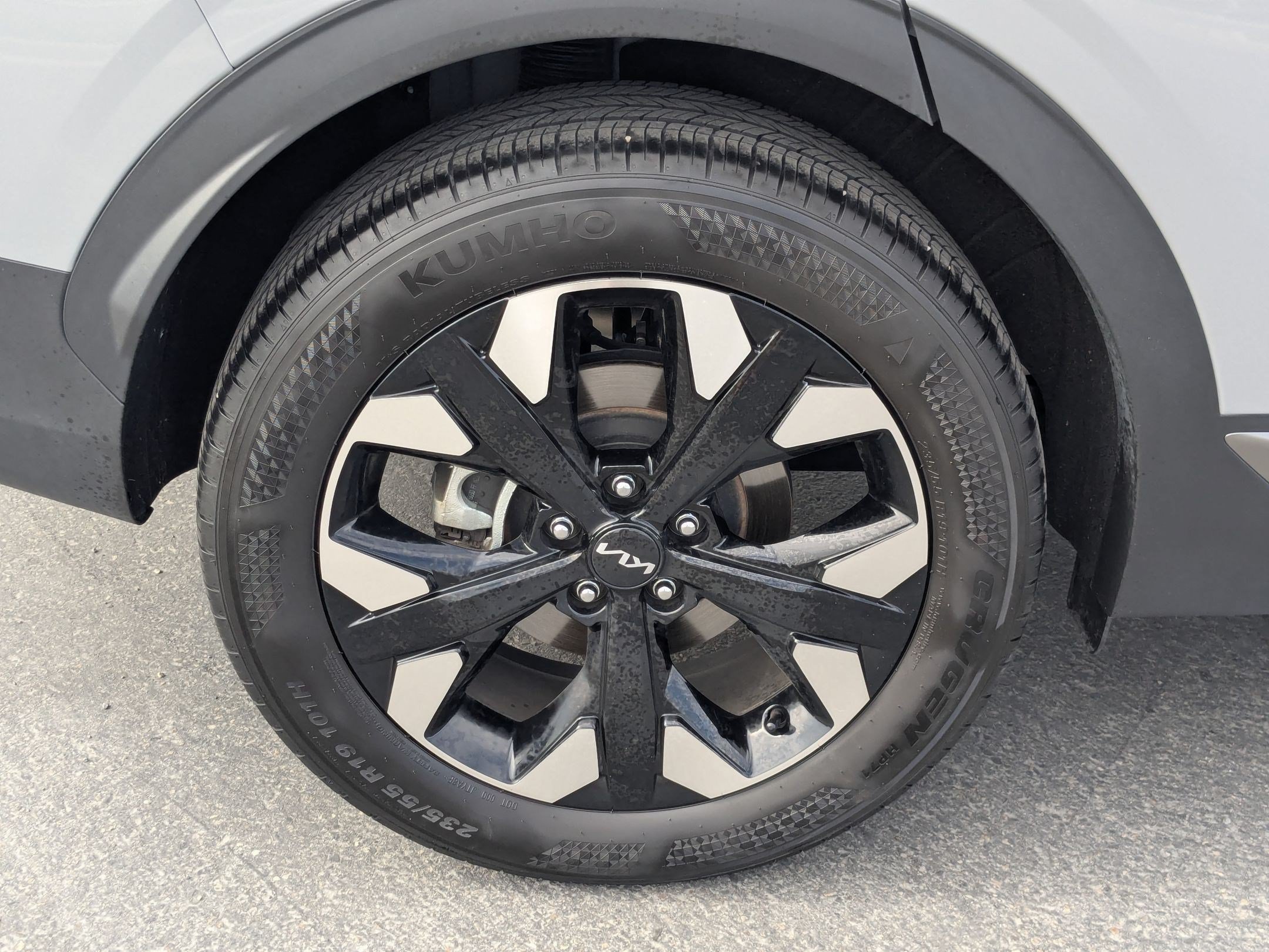 Used 2024 Wolf Gray Kia X-Line image 12
