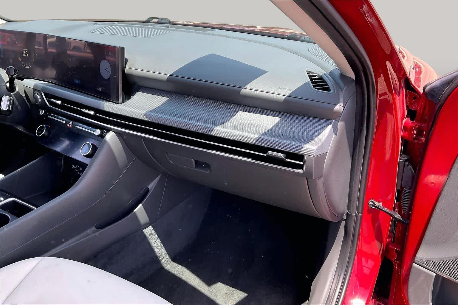 Used 2024 Ultimate red Hyundai SEL image 17