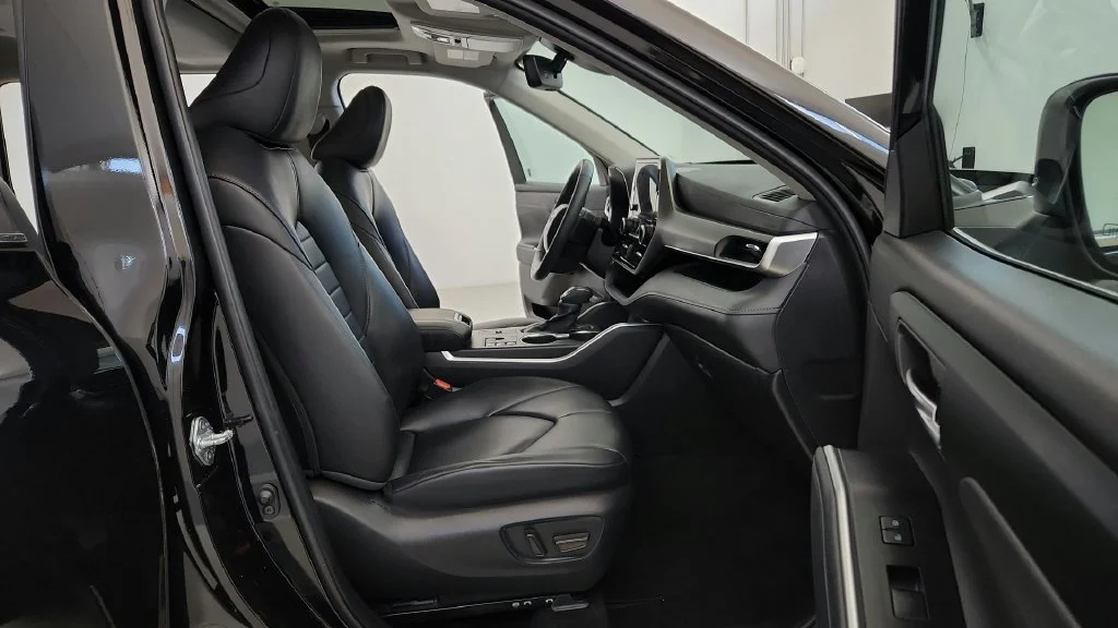 Used 2023 Black Toyota XLE image 17