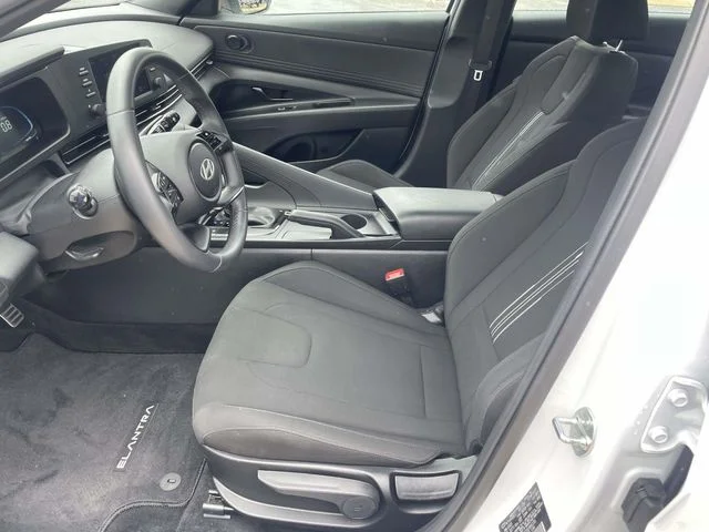 Used 2025 White Hyundai SEL Sport image 9
