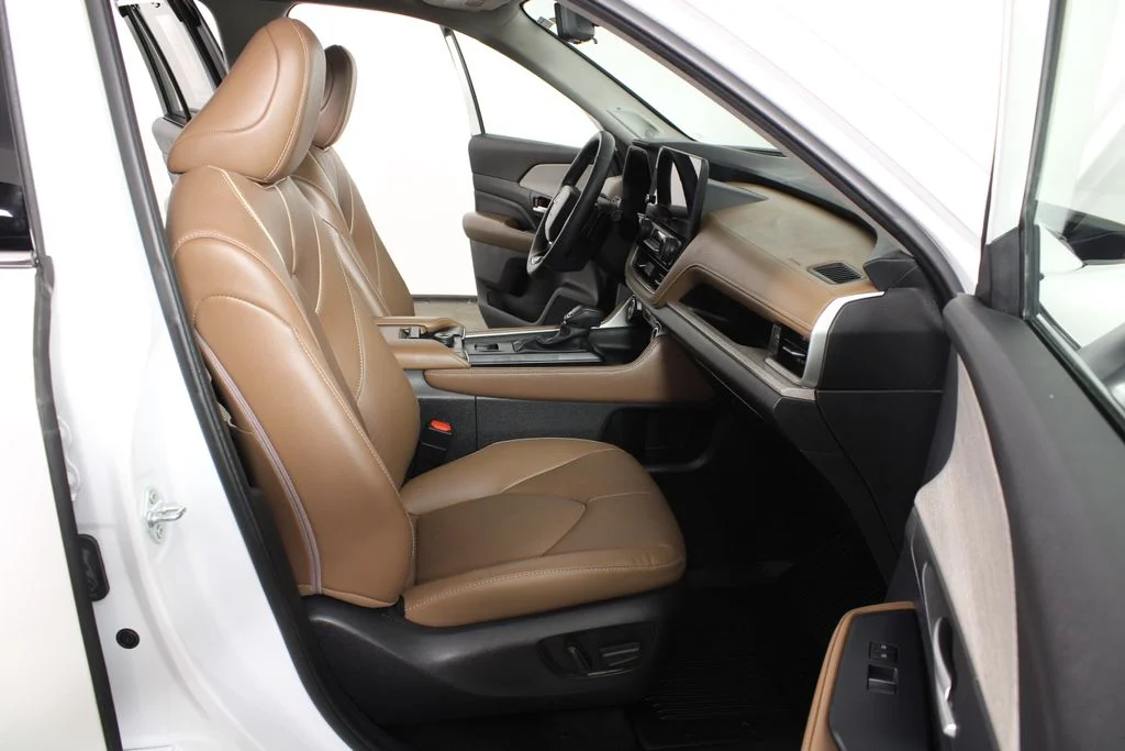 Used 2024 Pearl Toyota Platinum image 19