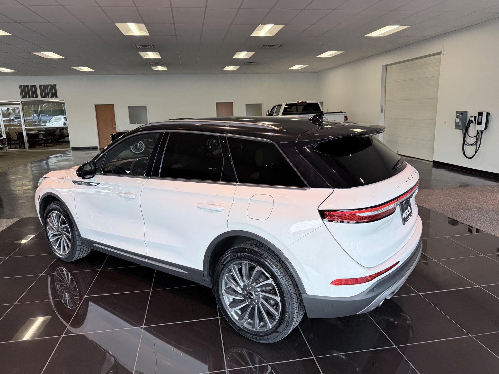 Used 2023 Pristine White Me Lincoln Reserve image 10