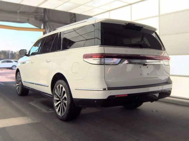 Used 2022 White Lincoln Reserve image 5