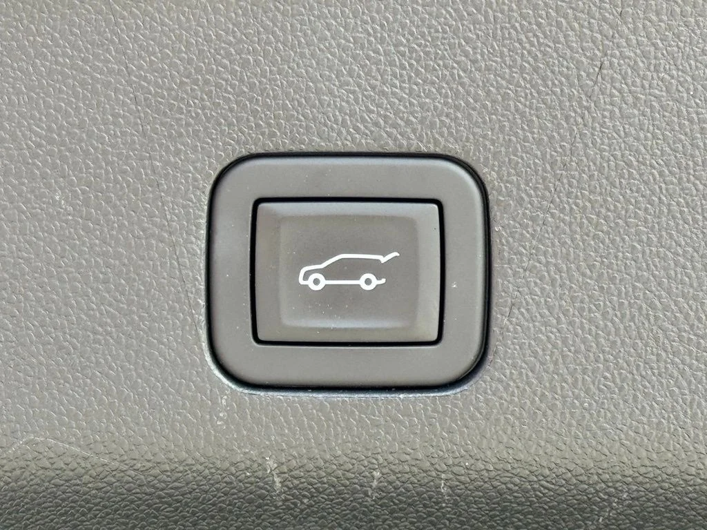 Used 2025 Gray Chevrolet Premier image 39