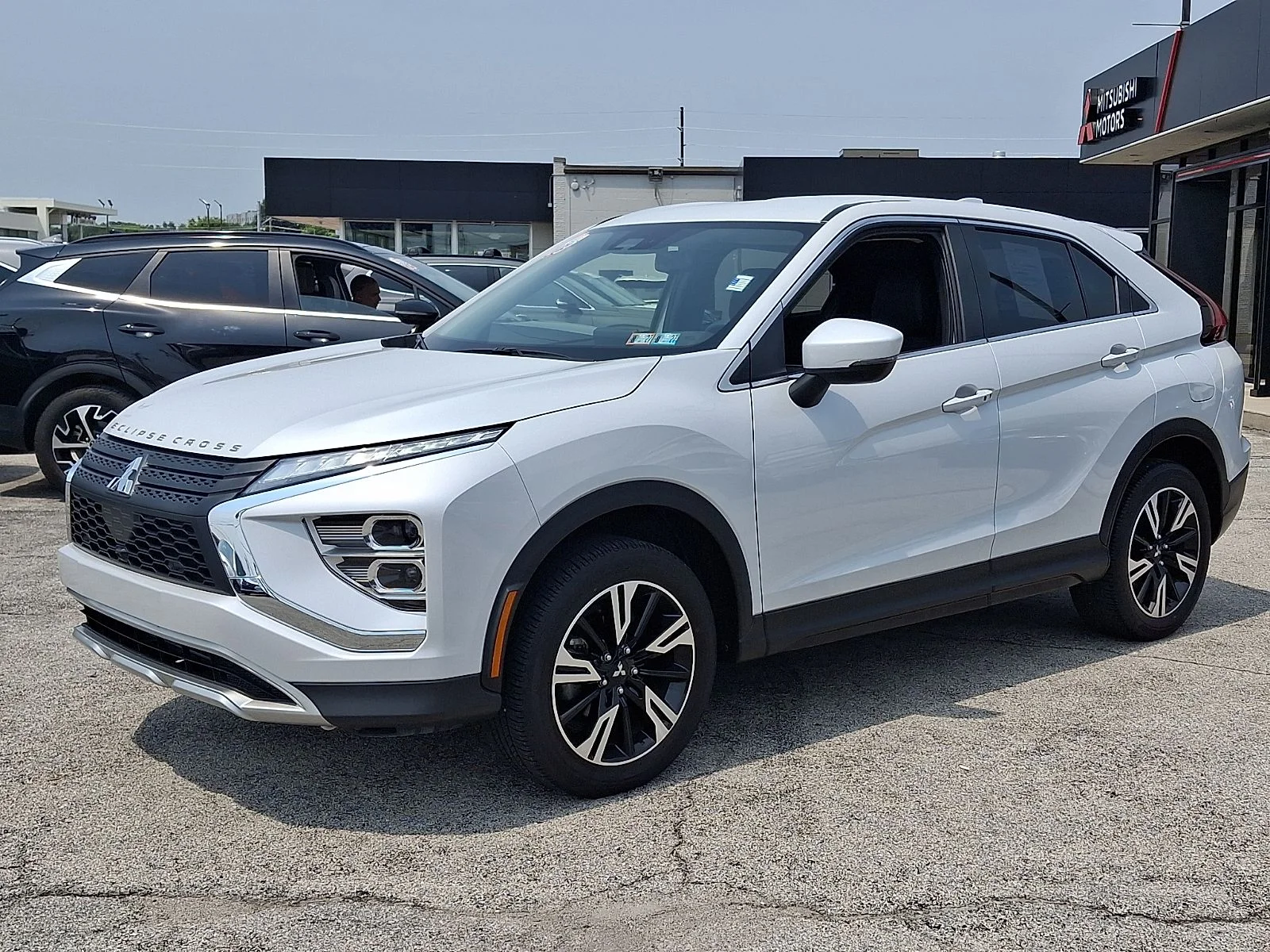 Used 2023 White Mitsubishi SE image 6