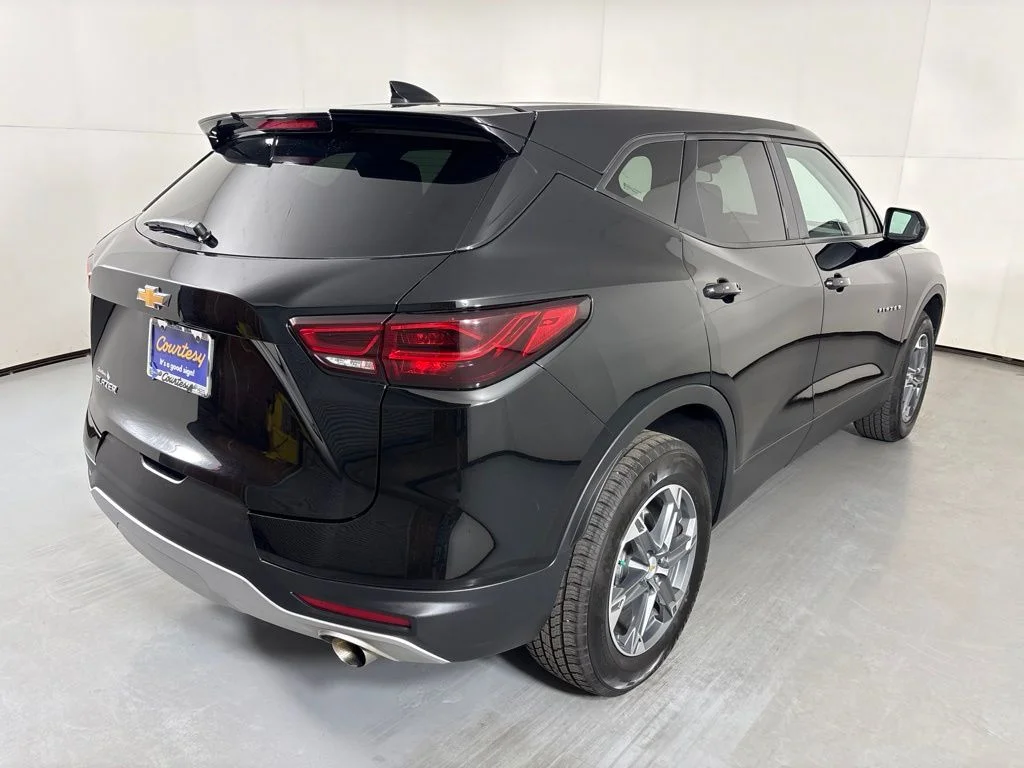 Used 2025 Black Chevrolet LT image 8