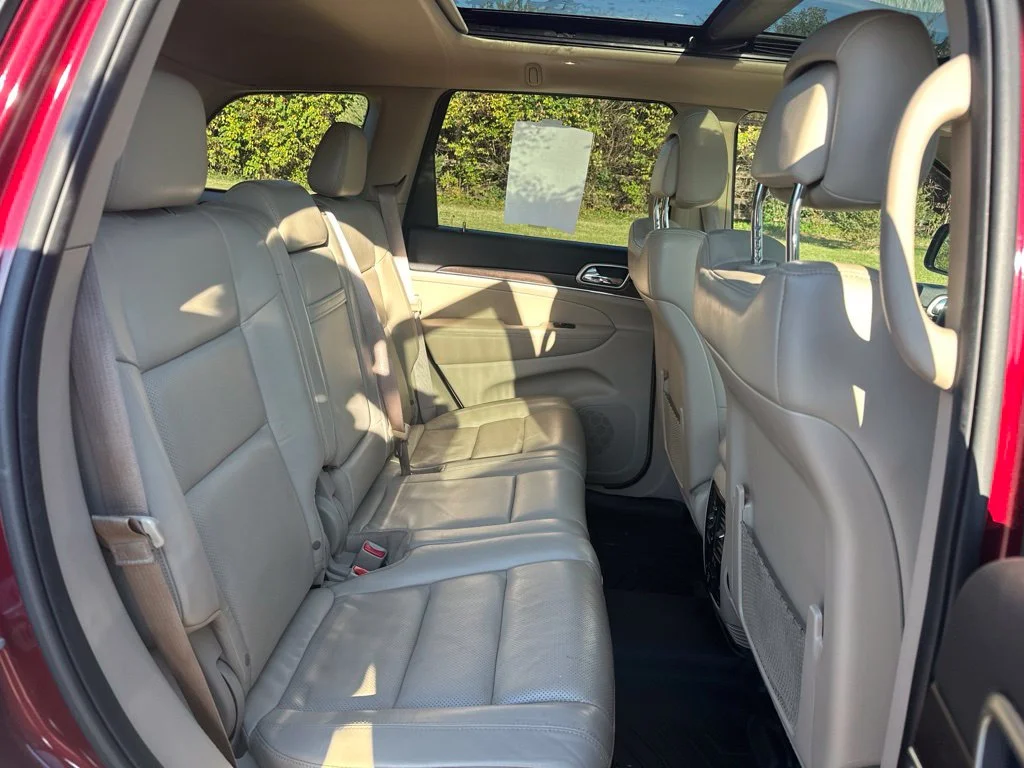 Used 2017 Velvet Jeep Limited image 18