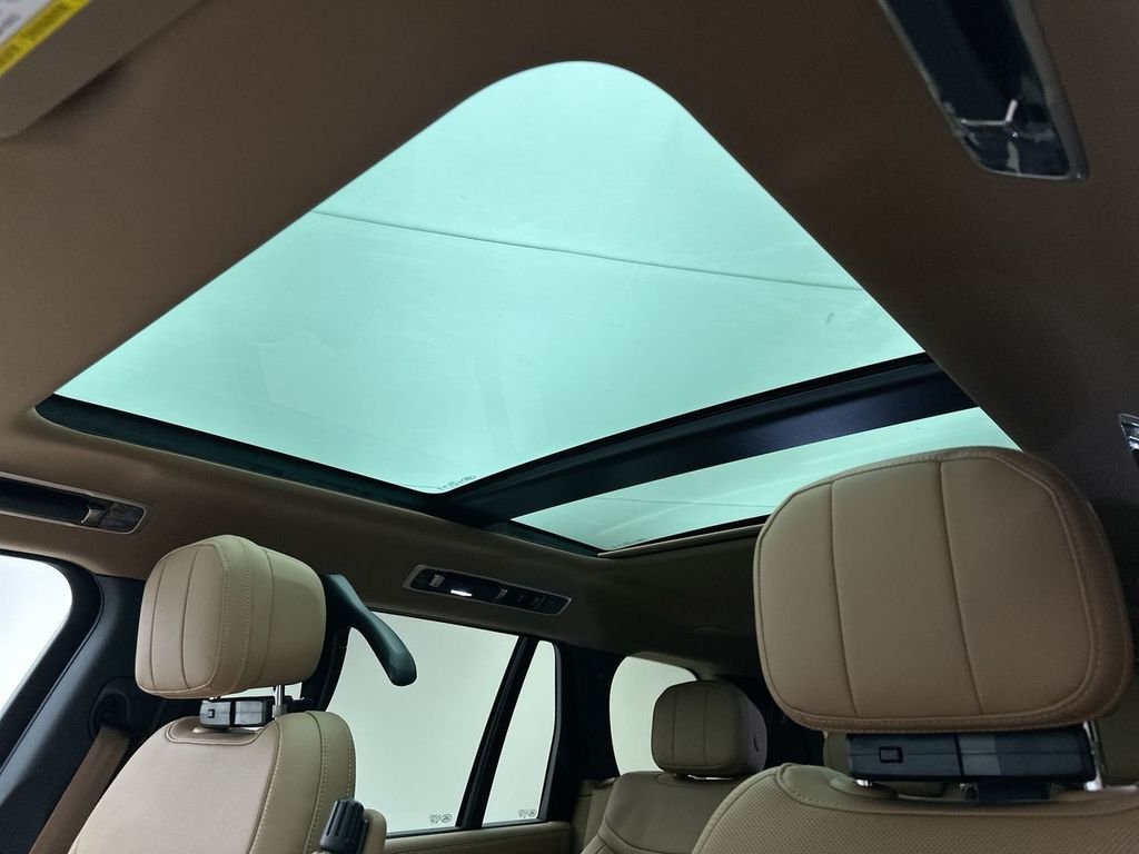 New 2026 Santorini Black Land Rover SE image 11