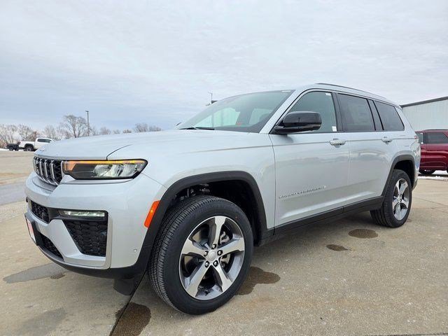 New 2026 Silver Zynith Exterior Paint Jeep Limited image 3