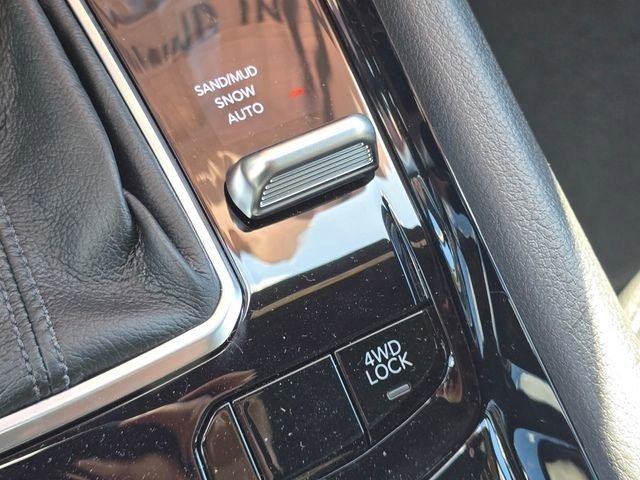 New 2026 Silver Zynith Metallic Clear-Coat Exterior Paint Jeep Latitude image 14