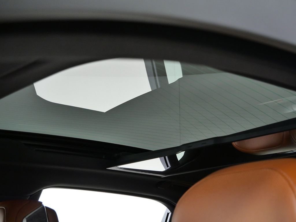 2025 BMW 7 Series 750e - Photo 19