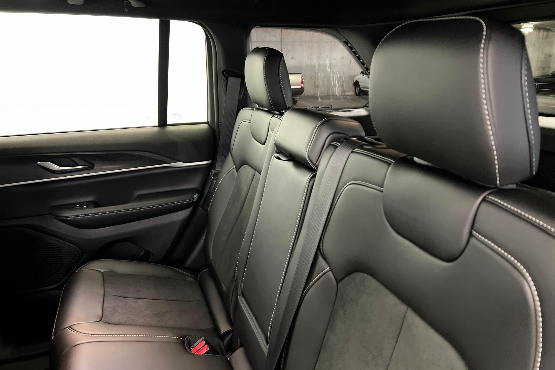 New 2026 Velvet Red Pearl-Coat Exterior Paint Jeep Laredo Altitude image 21