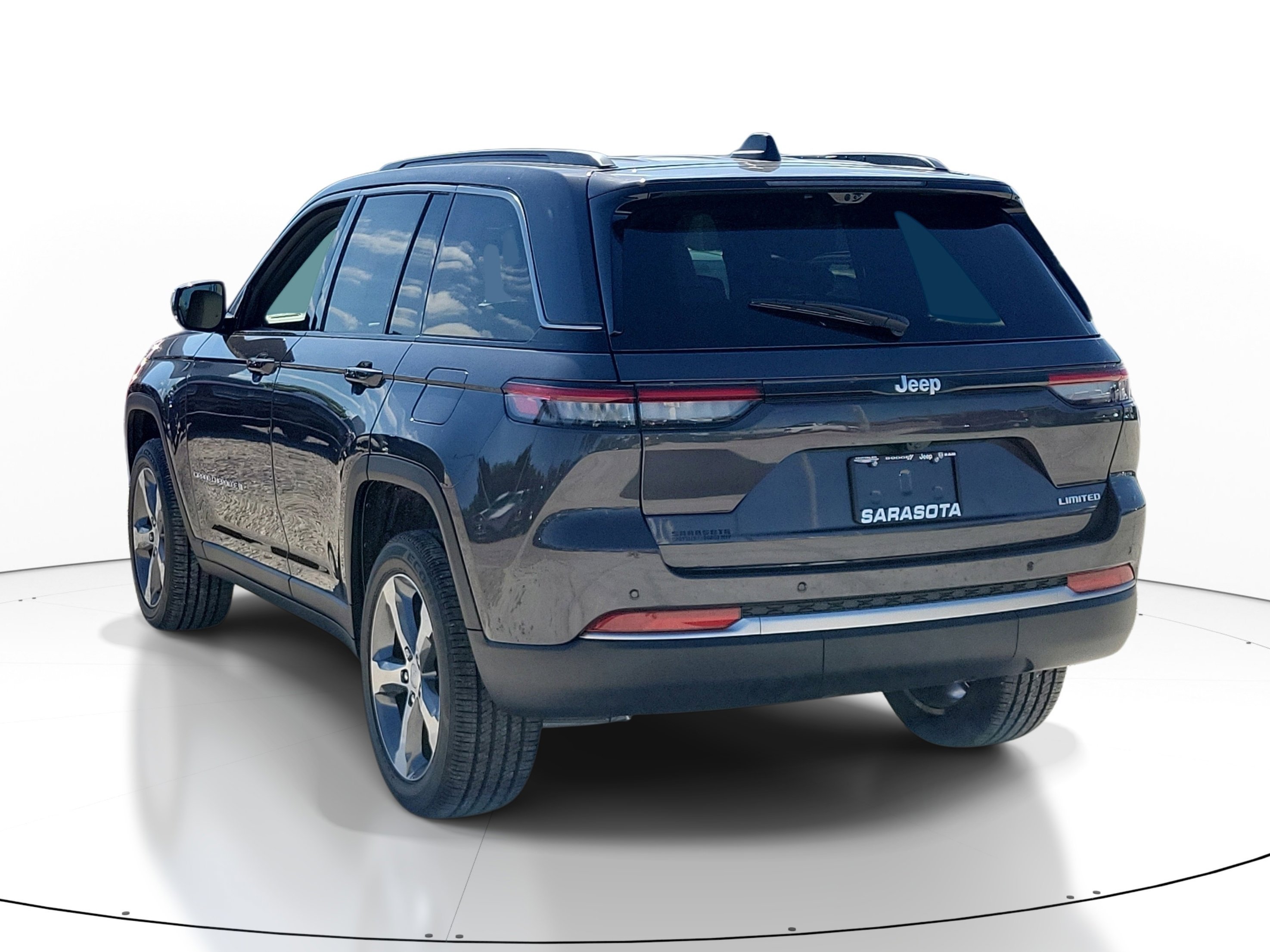 New 2026 Baltic Gray Metallic Clear-Coat Exterior Paint Jeep Limited image 4