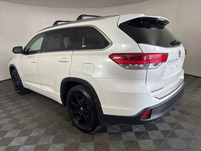Used 2018 Blizzard Pearl Toyota XLE image 6