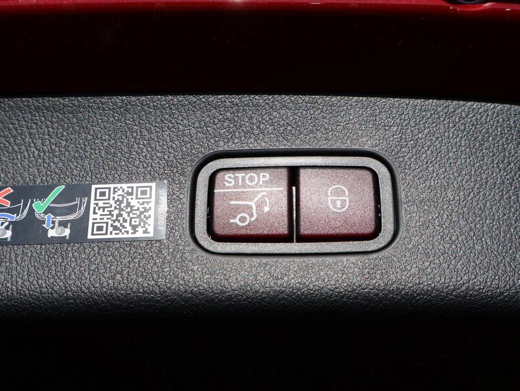 Certified Used 2026 MANUFAKTUR Patagonia Red Metallic Mercedes-Benz GLC 300 image 18