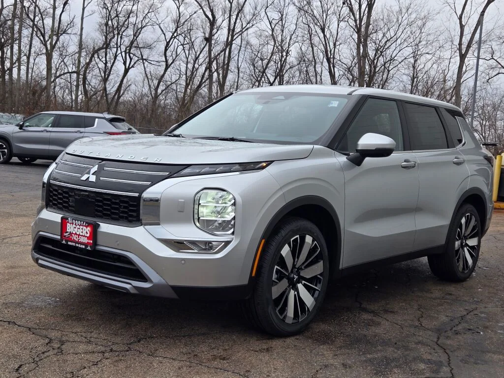 2026 Mitsubishi Outlander SE - Photo 3