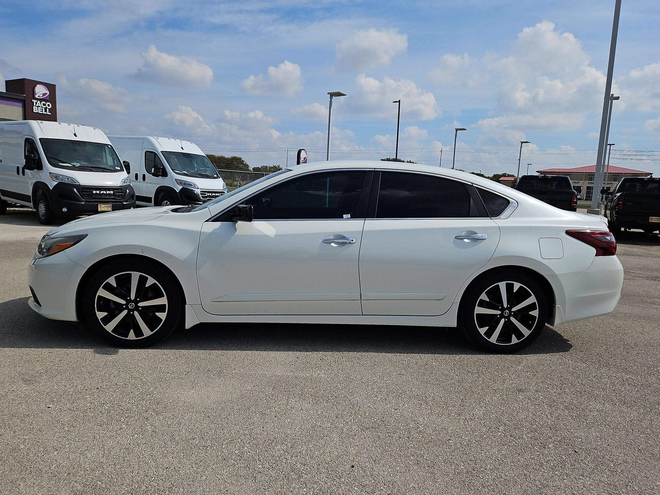 Used 2018 Pearl White Nissan 2.5 SR image 6