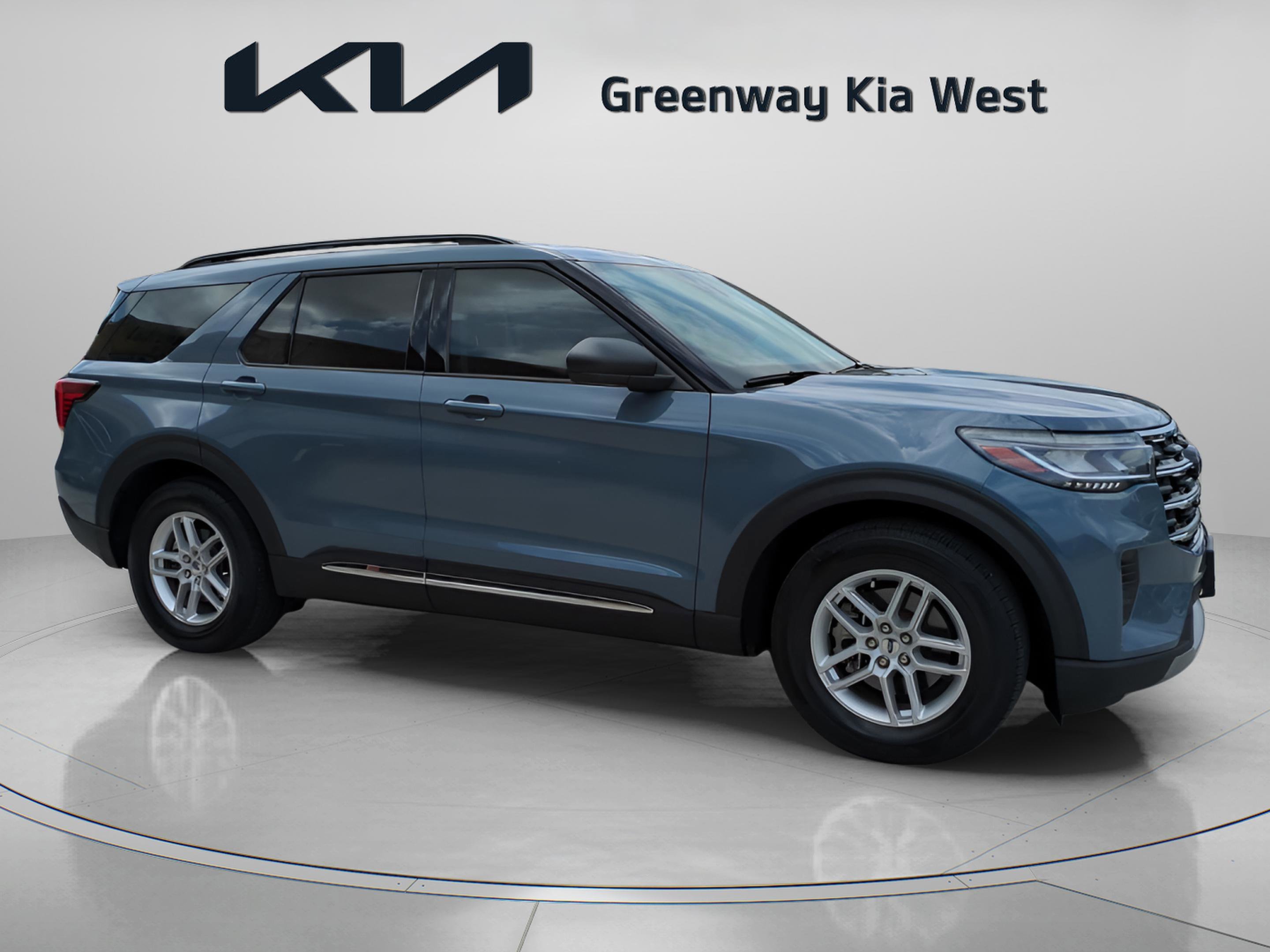 Used 2025 Vapor Blue Ford Active image 9