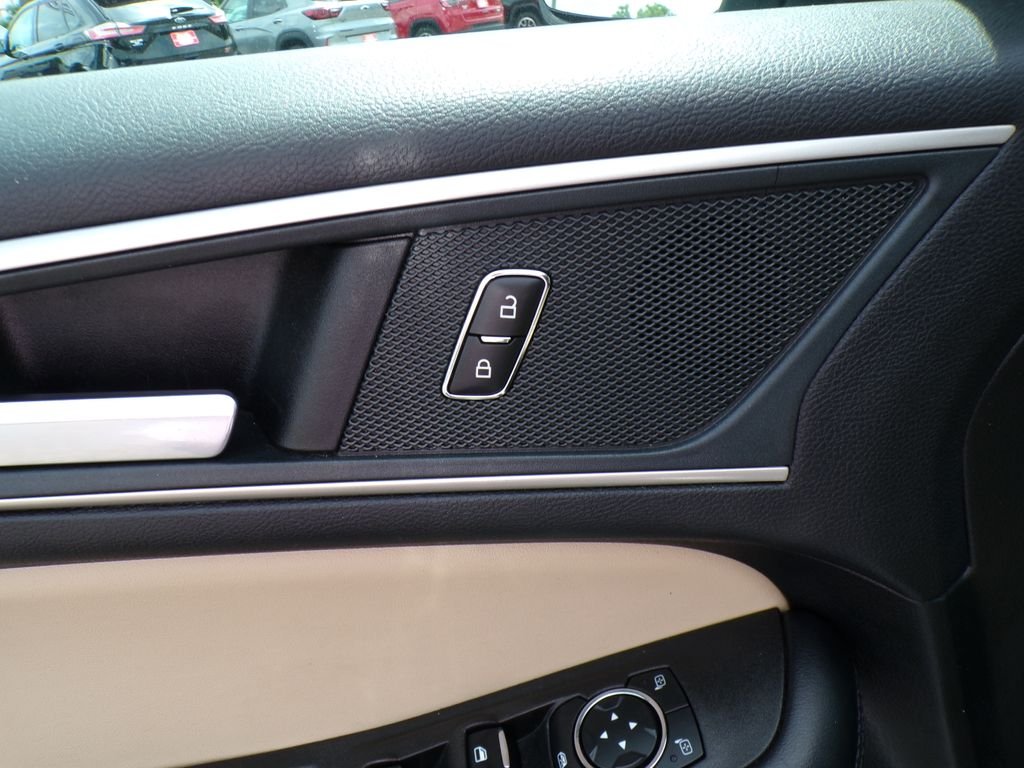 Used 2024 Silver Metallic Ford SEL image 11
