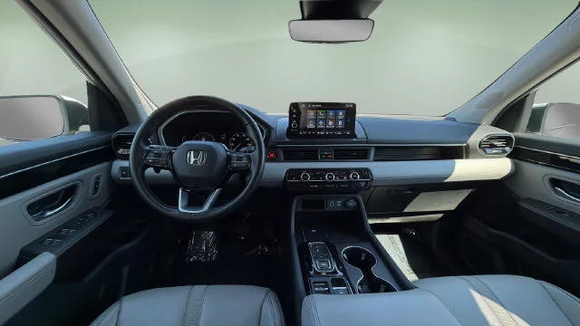Used 2025 White Honda EX-L image 16