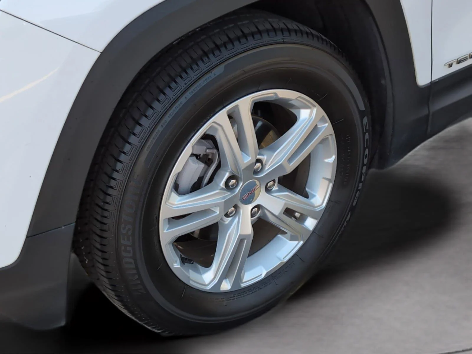 Used 2022 Summit White GMC SLE image 36