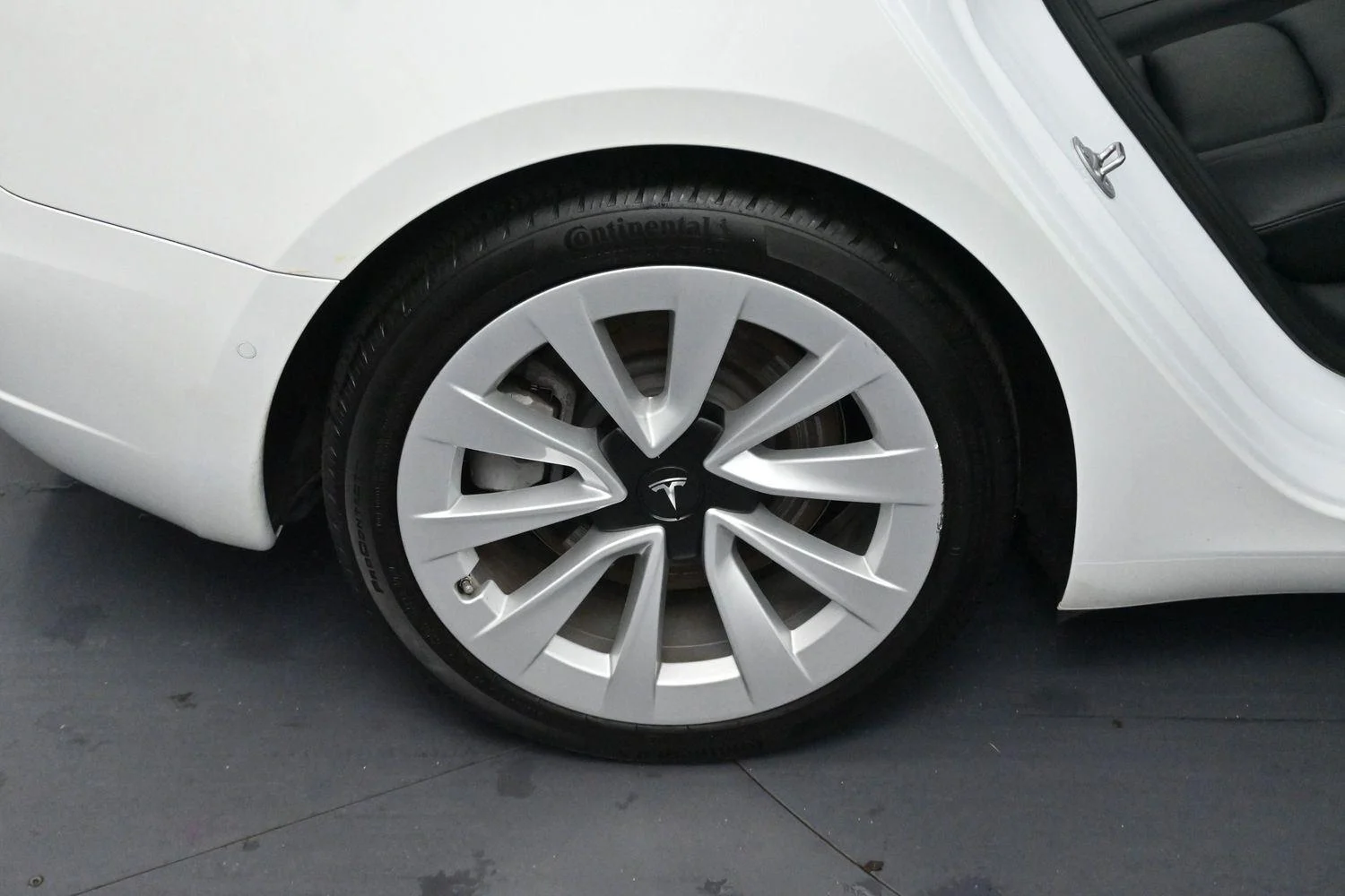 Used 2022 Pearl White Multi-Coat Tesla Base image 26