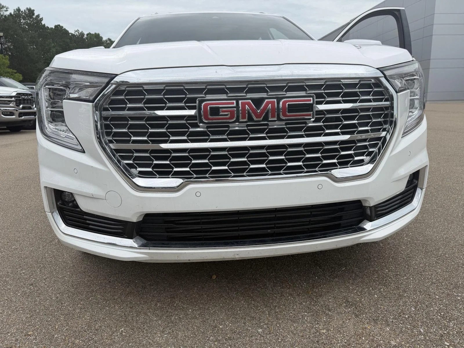 Used 2024 Summit White GMC Denali image 22