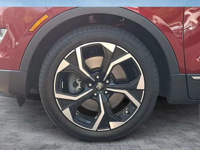 Used 2019 Red Lincoln Reserve image 8