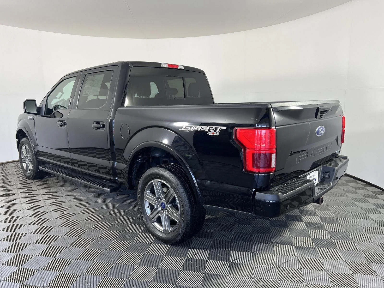 Used 2020 Agate Black Ford LARIAT image 5