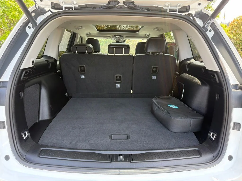 Used 2023 White Jeep 4xe image 9