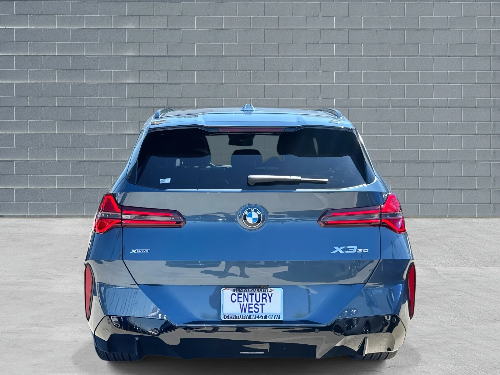New 2026 Arctic Race Blue metallic BMW 30 xDrive image 4