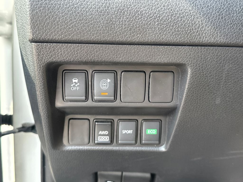 Used 2017 White Nissan S image 15
