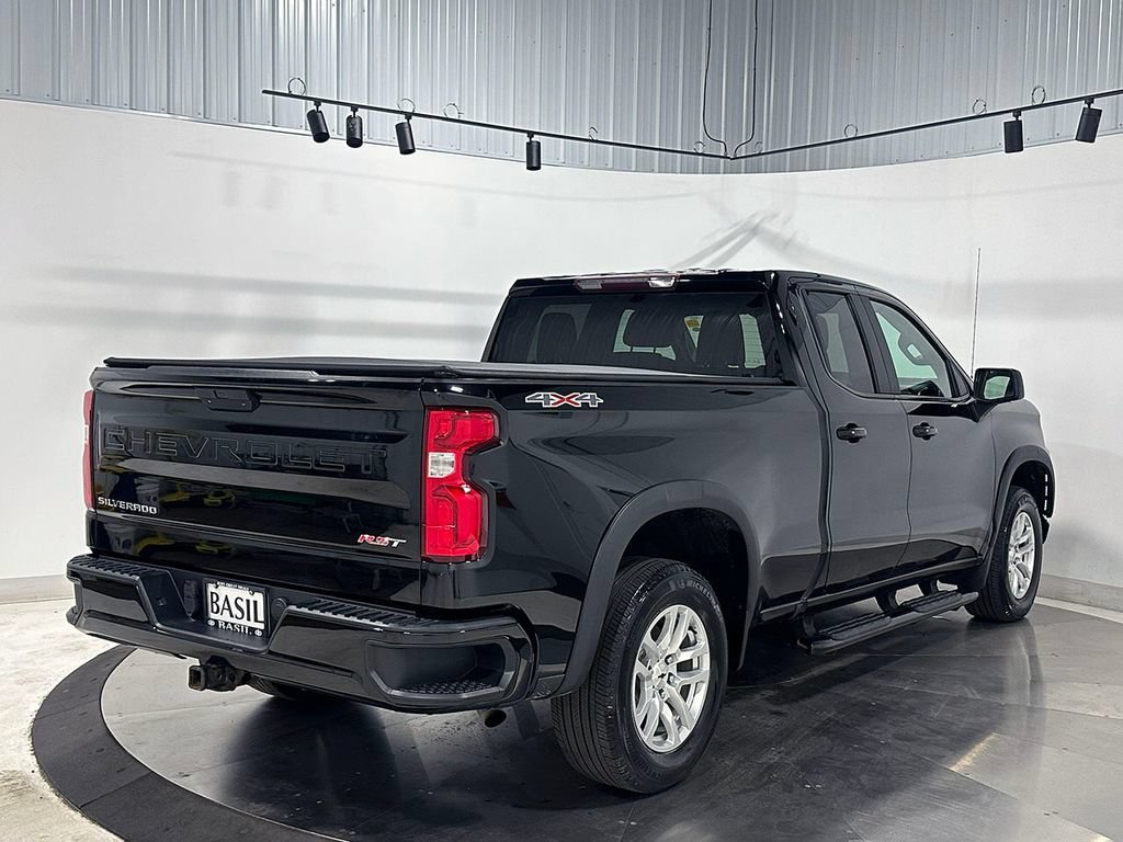 Used 2019 BLACK Chevrolet RST image 12