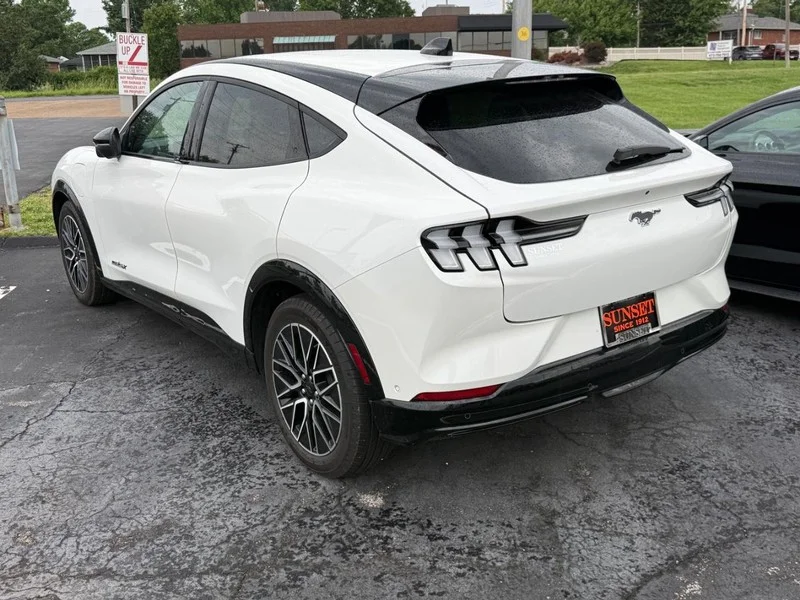 Used 2024 Star White Metallic Tri-Coat Ford Premium image 3