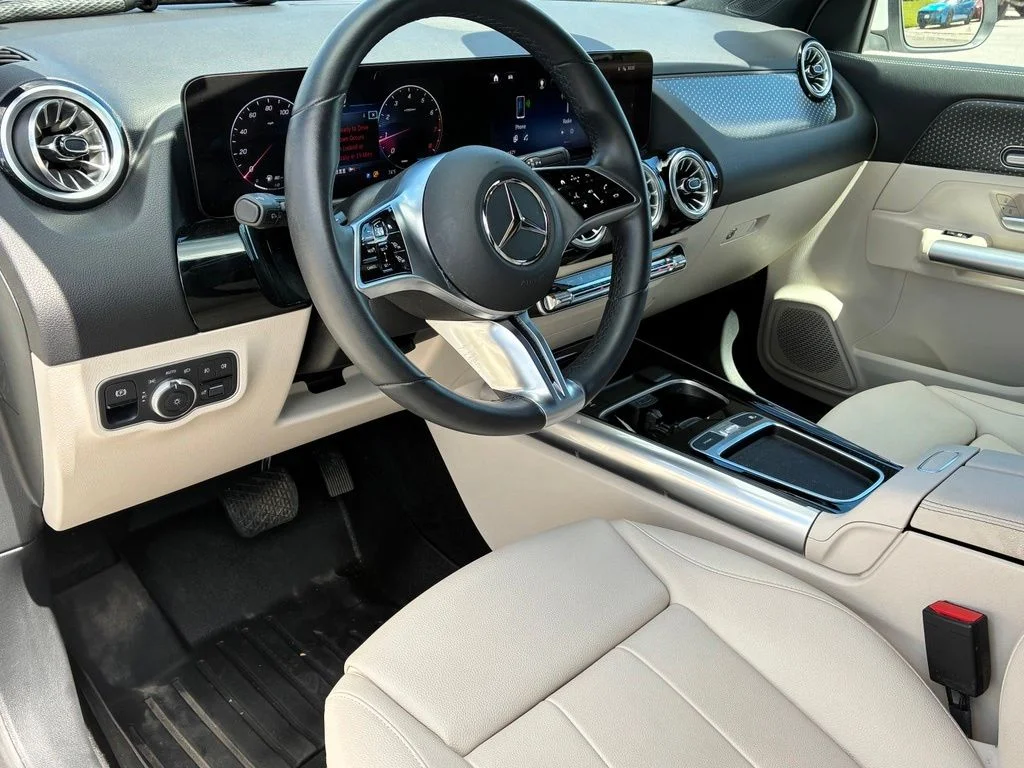 Used 2025 White Mercedes-Benz GLA 250 image 17