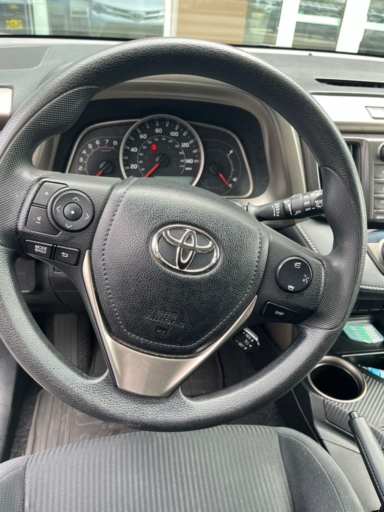 Used 2013 Classic Silver Metallic Toyota XLE image 13