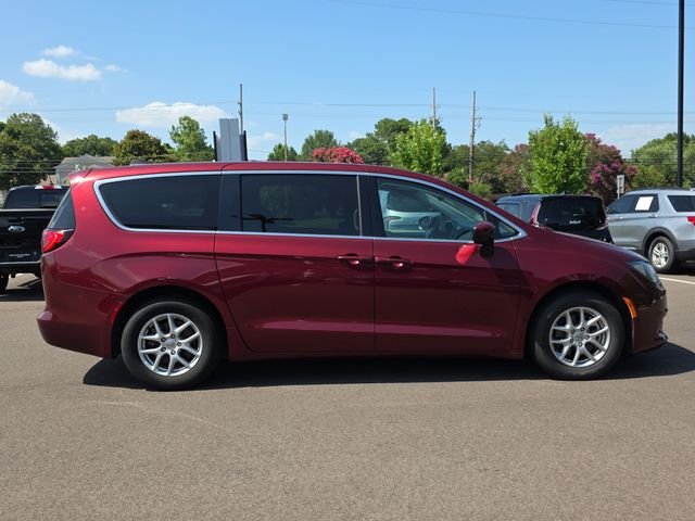 2023 Chrysler Voyager LX - Photo 6