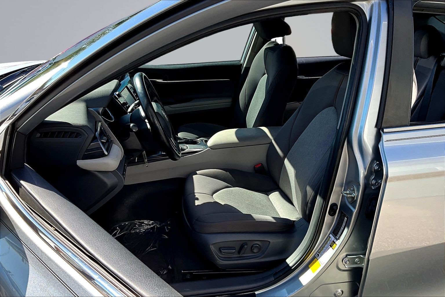 Used 2019 Silver Toyota LE image 17