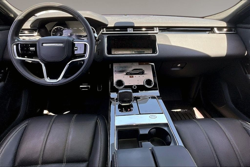 Certified Used 2023  Land Rover R-Dynamic S MHEV image 7