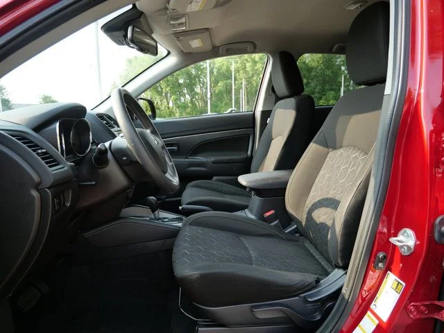 Used 2022 Red Mitsubishi 2.0 ES image 14