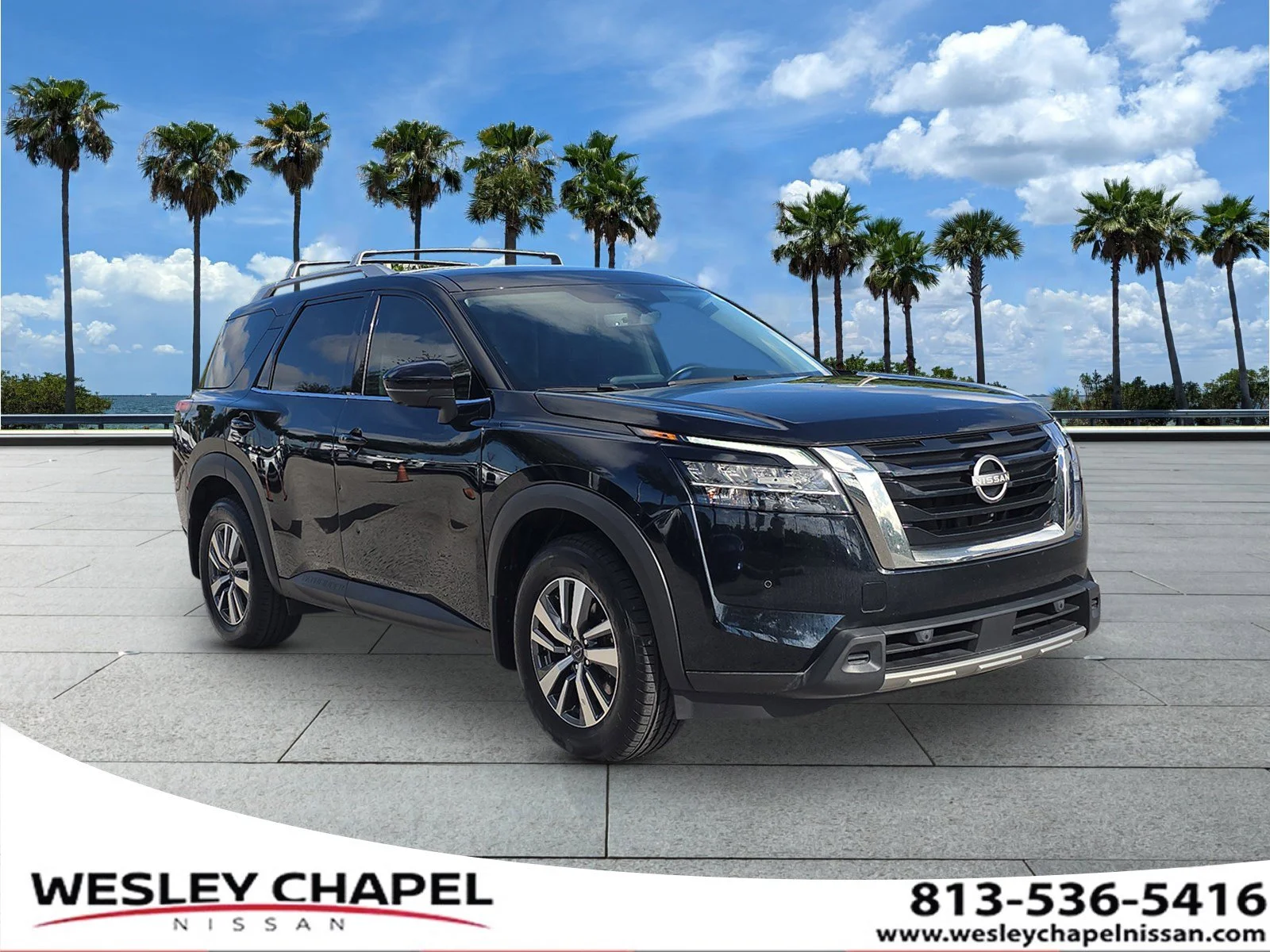 2023 Nissan Pathfinder SL 2WD's photo