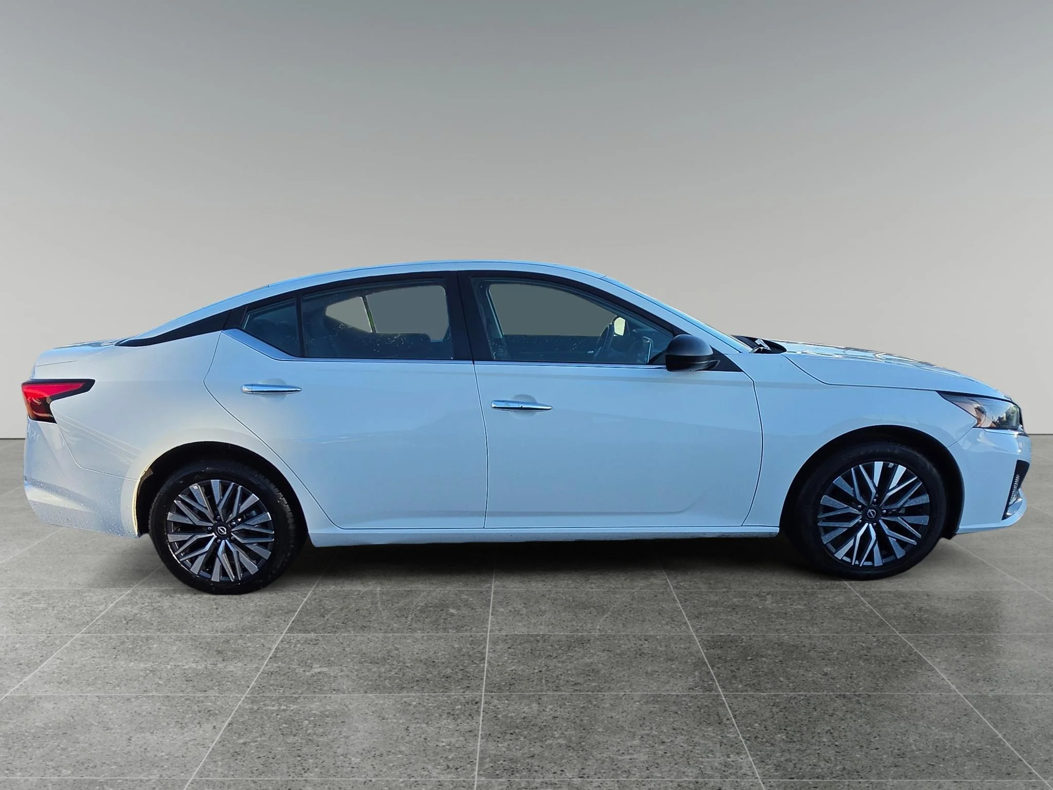 Used 2025 Glacier White Nissan SV image 7