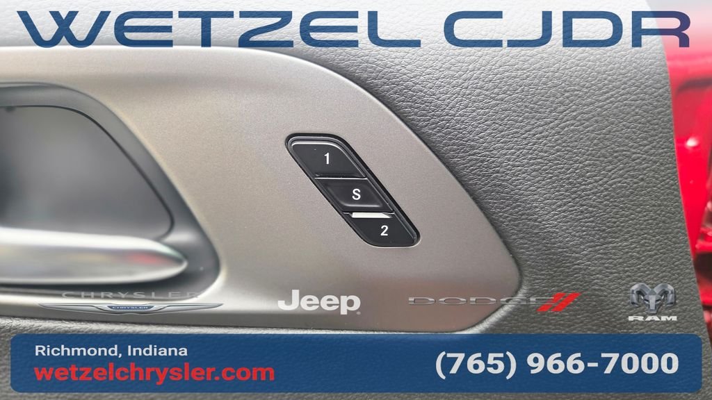 New 2027 Red Hot Pearl-Coat Exterior Paint Chrysler Limited image 13